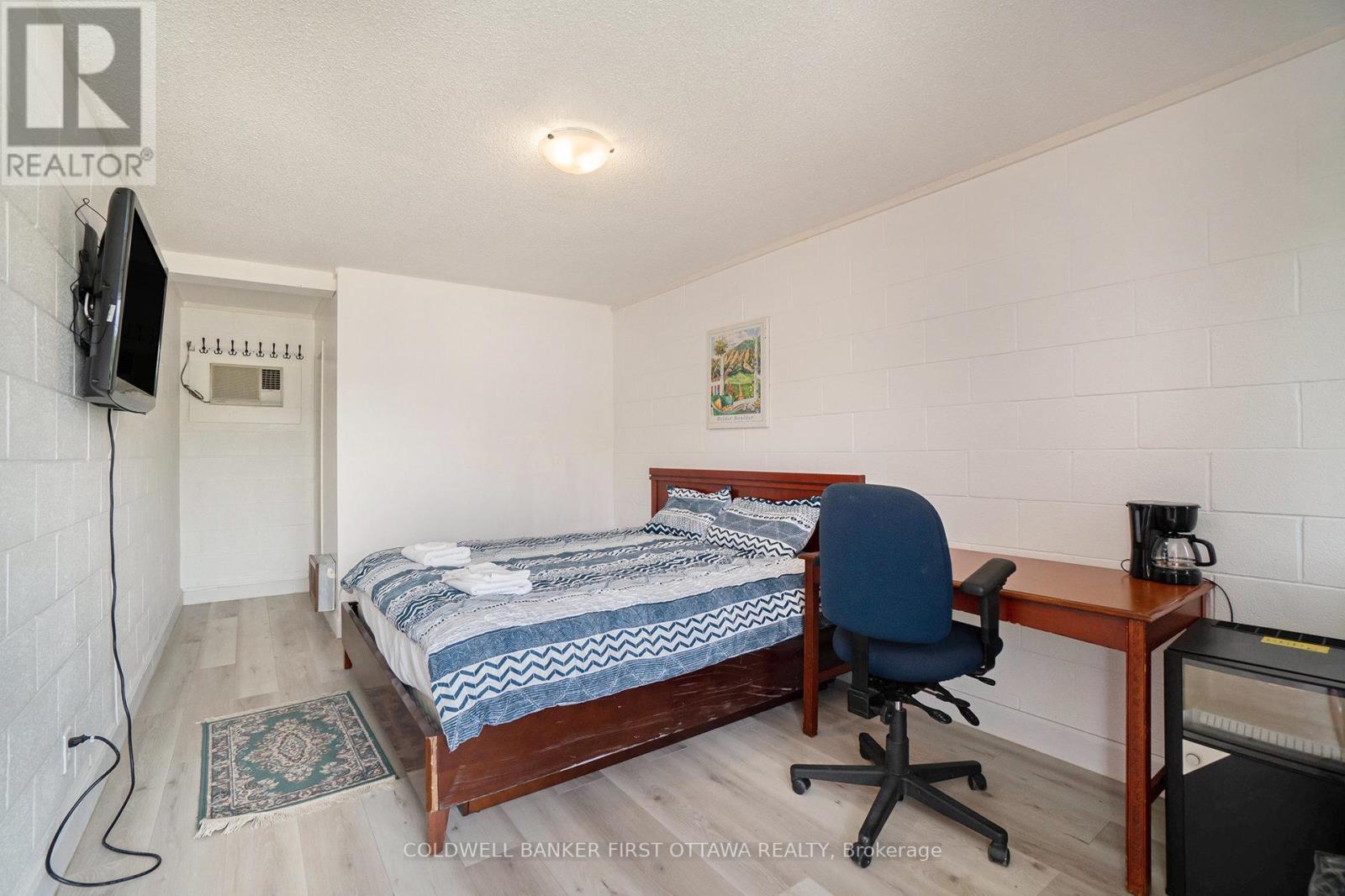 9628 Hwy 509, North Frontenac (Frontenac North), ON - Indoor Photo Showing Bedroom