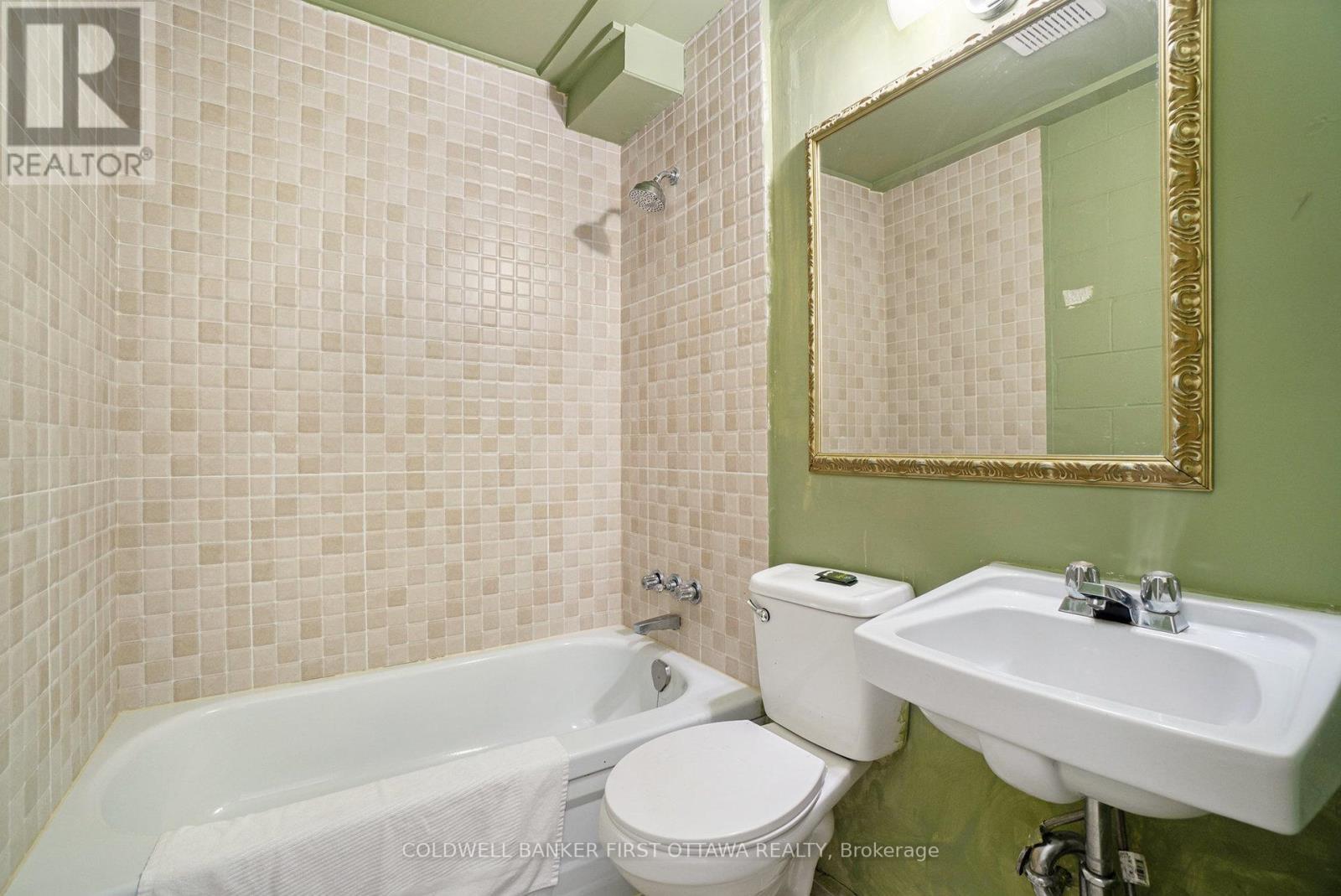 9628 Hwy 509, North Frontenac (Frontenac North), ON - Indoor Photo Showing Bathroom