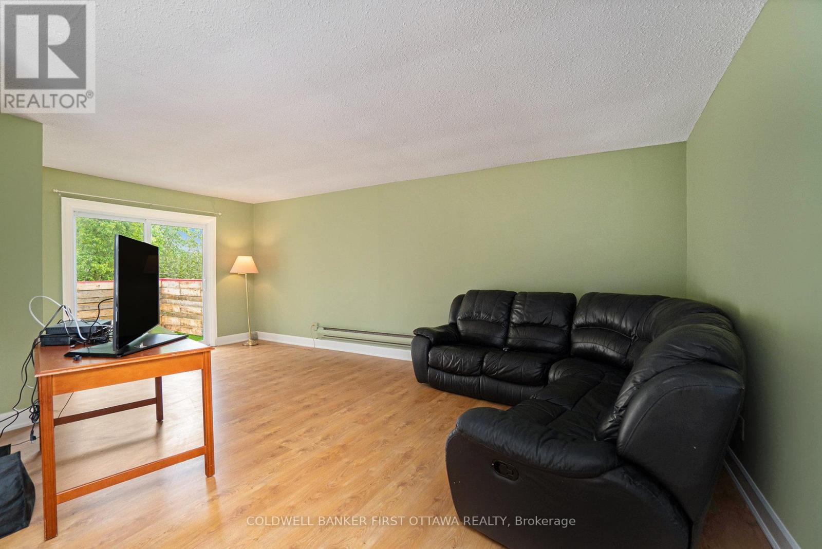 9628 Hwy 509, North Frontenac (Frontenac North), ON - Indoor Photo Showing Living Room
