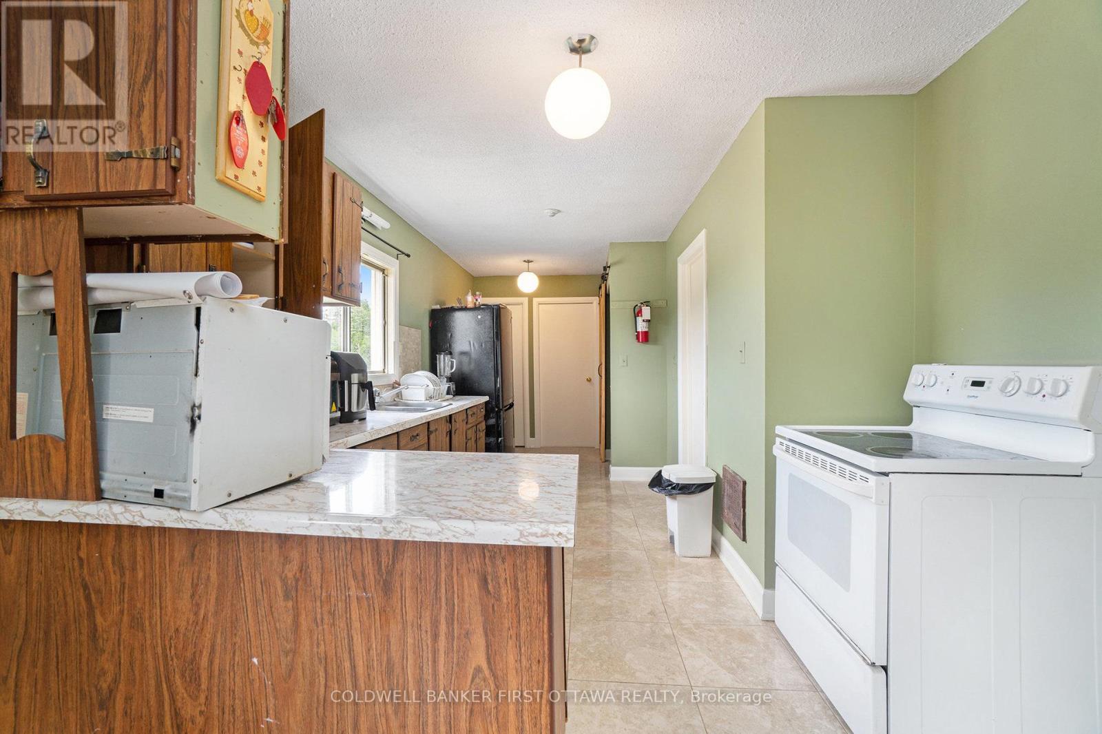 9628 Hwy 509, North Frontenac (Frontenac North), ON - Indoor Photo Showing Other Room