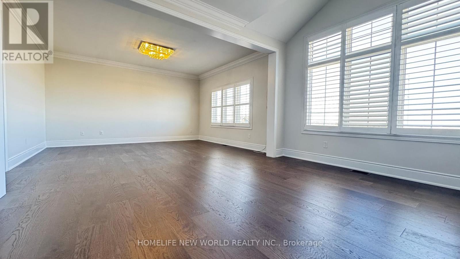 10 Ken Sinclair Crescent, Aurora, ON - Indoor Photo Showing Other Room