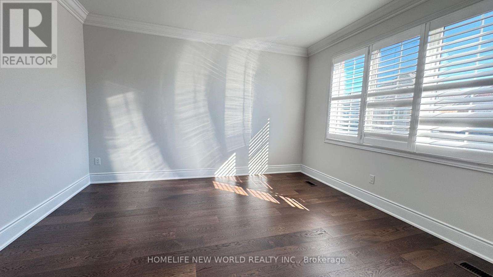 10 Ken Sinclair Crescent, Aurora, ON - Indoor Photo Showing Other Room