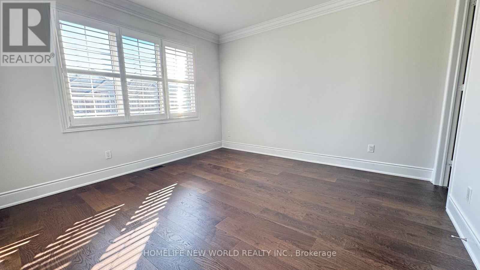 10 Ken Sinclair Crescent, Aurora, ON - Indoor Photo Showing Other Room