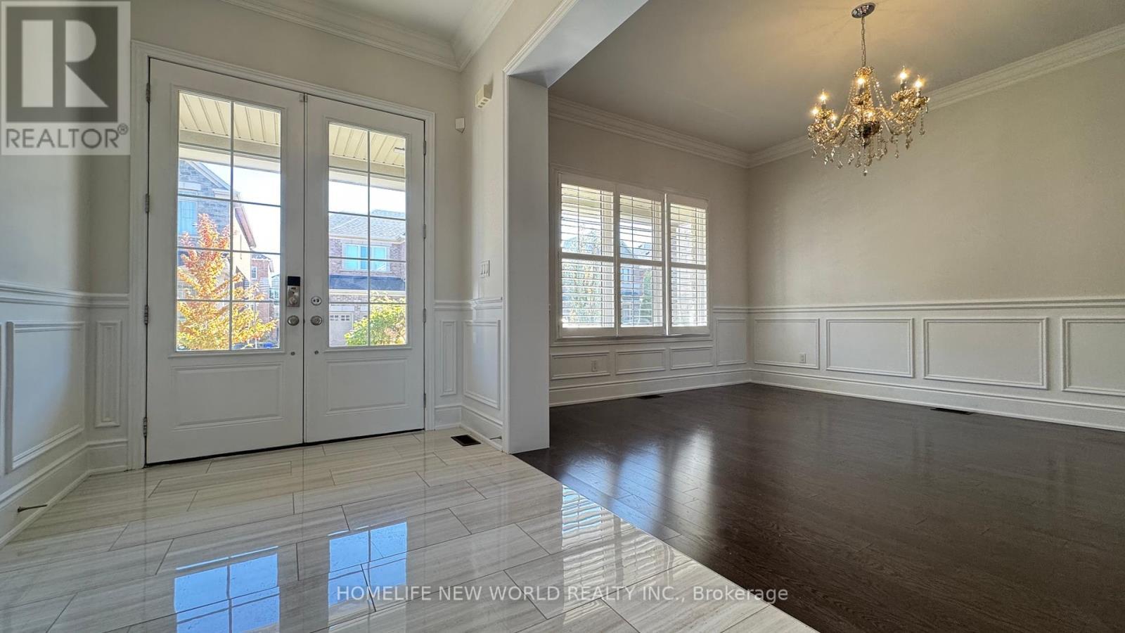 10 Ken Sinclair Crescent, Aurora, ON - Indoor Photo Showing Other Room