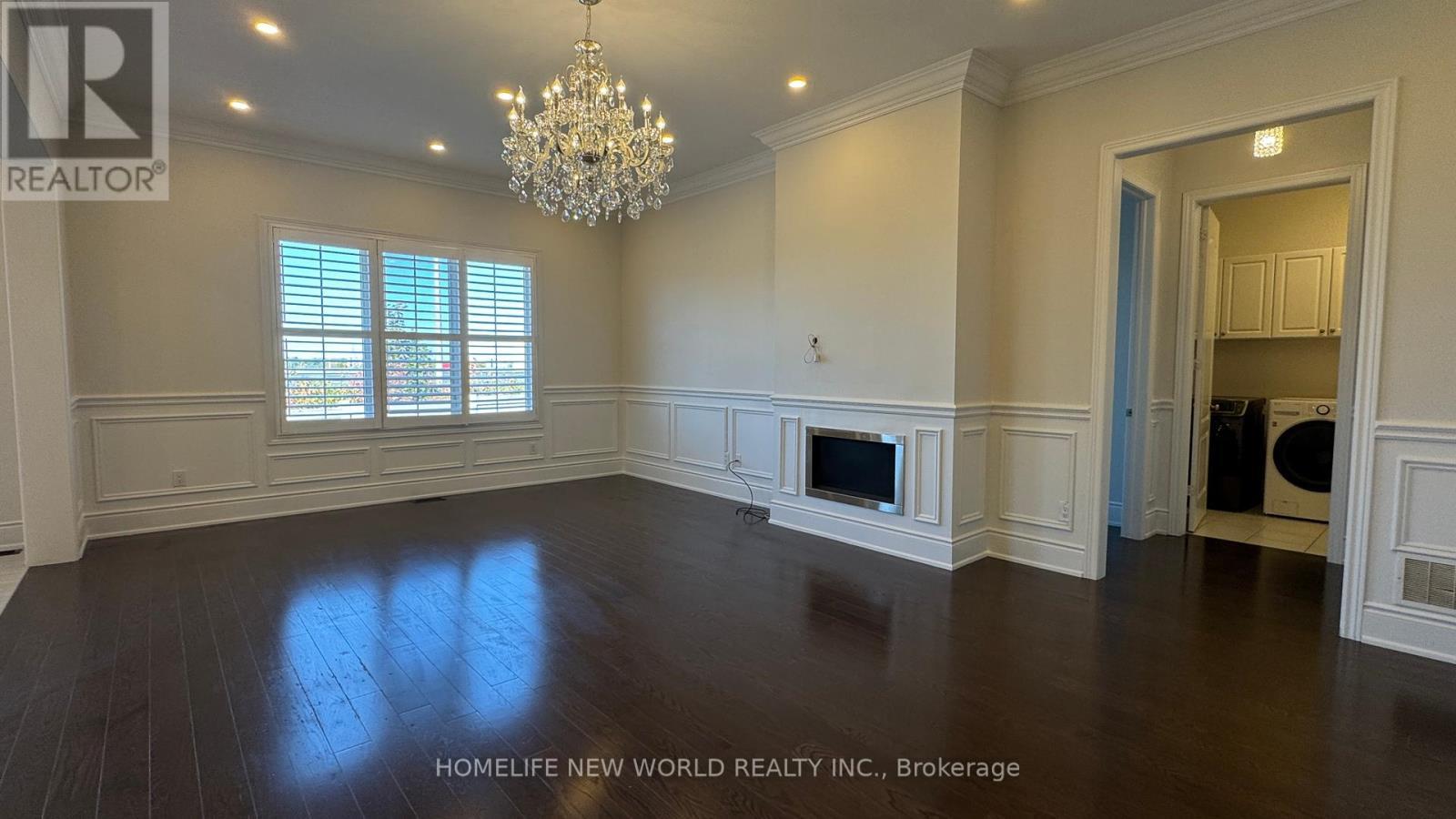 10 Ken Sinclair Crescent, Aurora, ON - Indoor Photo Showing Other Room