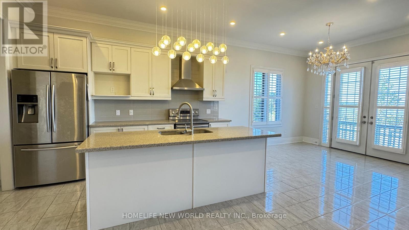 10 Ken Sinclair Crescent, Aurora, ON - Indoor Photo Showing Kitchen