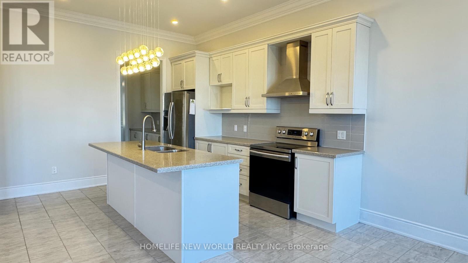 10 Ken Sinclair Crescent, Aurora, ON - Indoor Photo Showing Kitchen With Double Sink