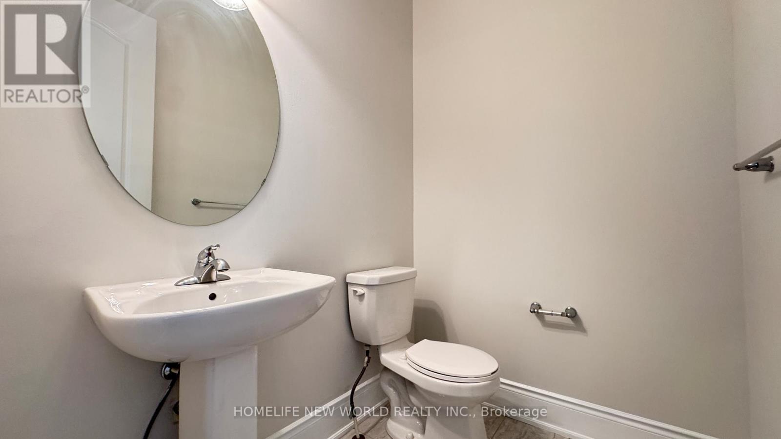 10 Ken Sinclair Crescent, Aurora, ON - Indoor Photo Showing Bathroom