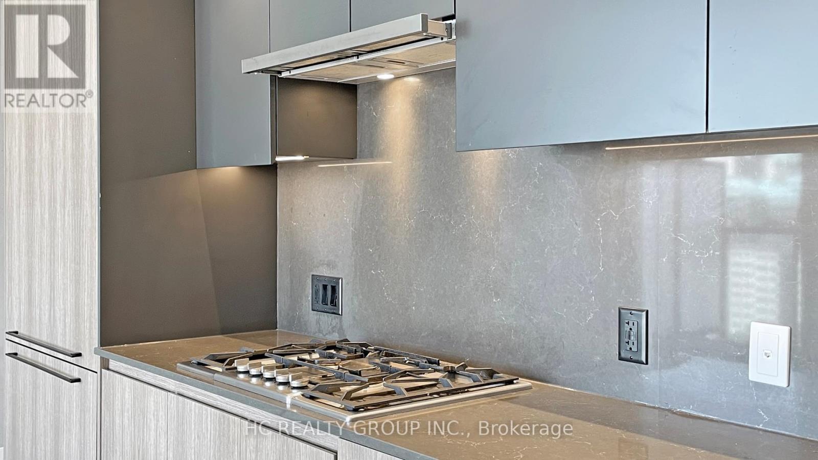 1605 - 81 Wellesley Street E, Toronto, ON - Indoor Photo Showing Kitchen