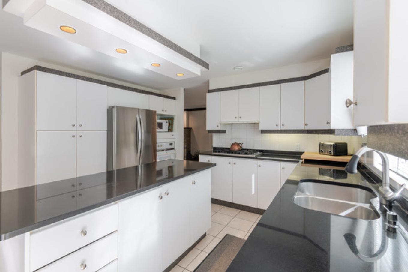 Kitchen - 189 Ch. Wheeler, Mont-Tremblant, QC - Indoor Photo Showing Kitchen With Double Sink With Upgraded Kitchen