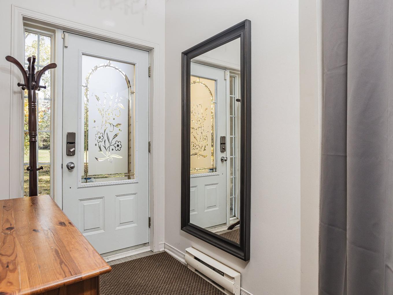 Hall d'entrée/Vestibule - 6015 Rue Des Mélèzes, Vaudreuil-Dorion, QC - Indoor Photo Showing Other Room