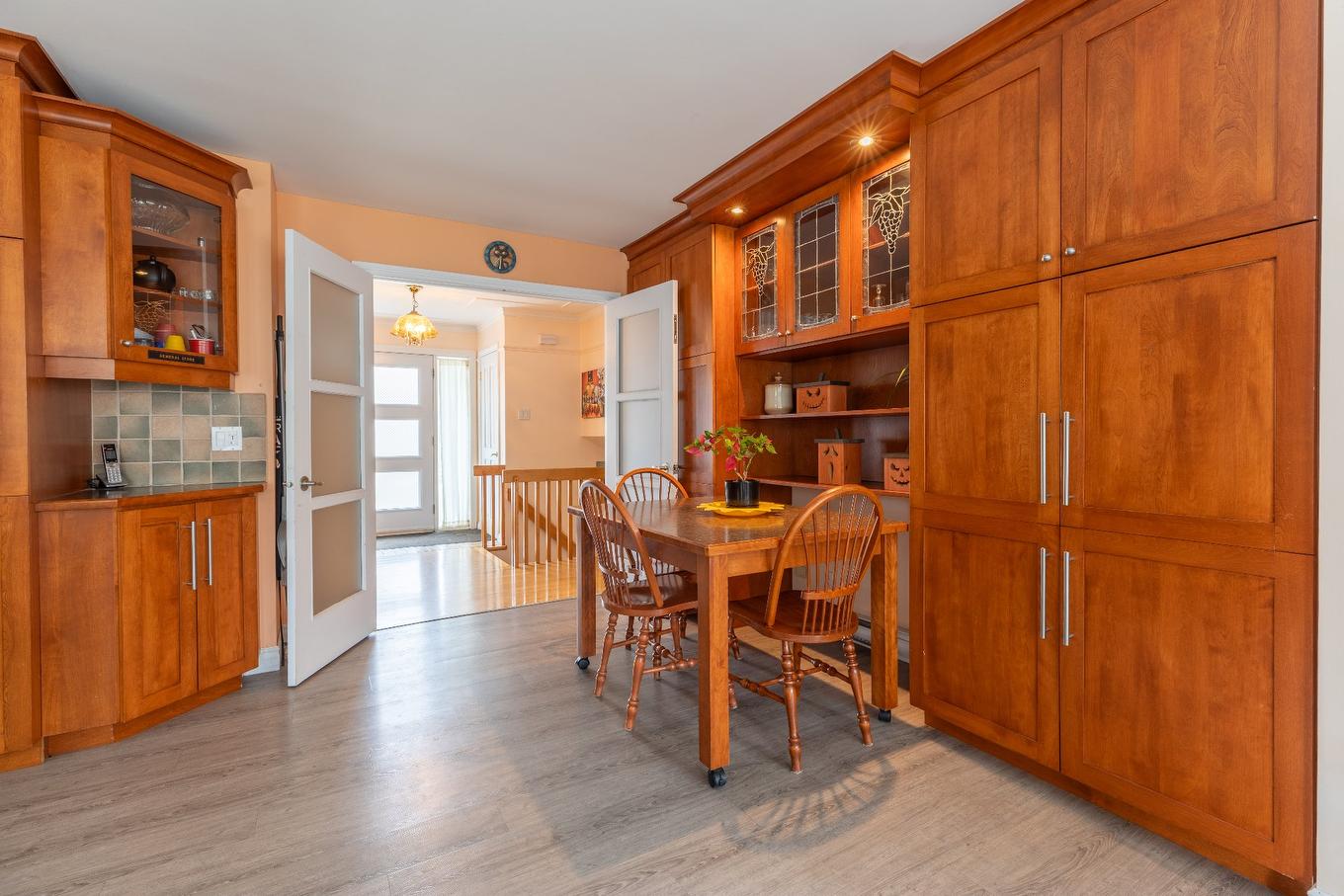 Coin-repas - 951 Rue Brassard, Saint-Michel-Des-Saints, QC - Indoor