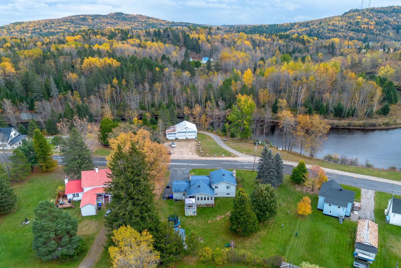 Photo aérienne - 951 Rue Brassard, Saint-Michel-Des-Saints, QC - Outdoor With View