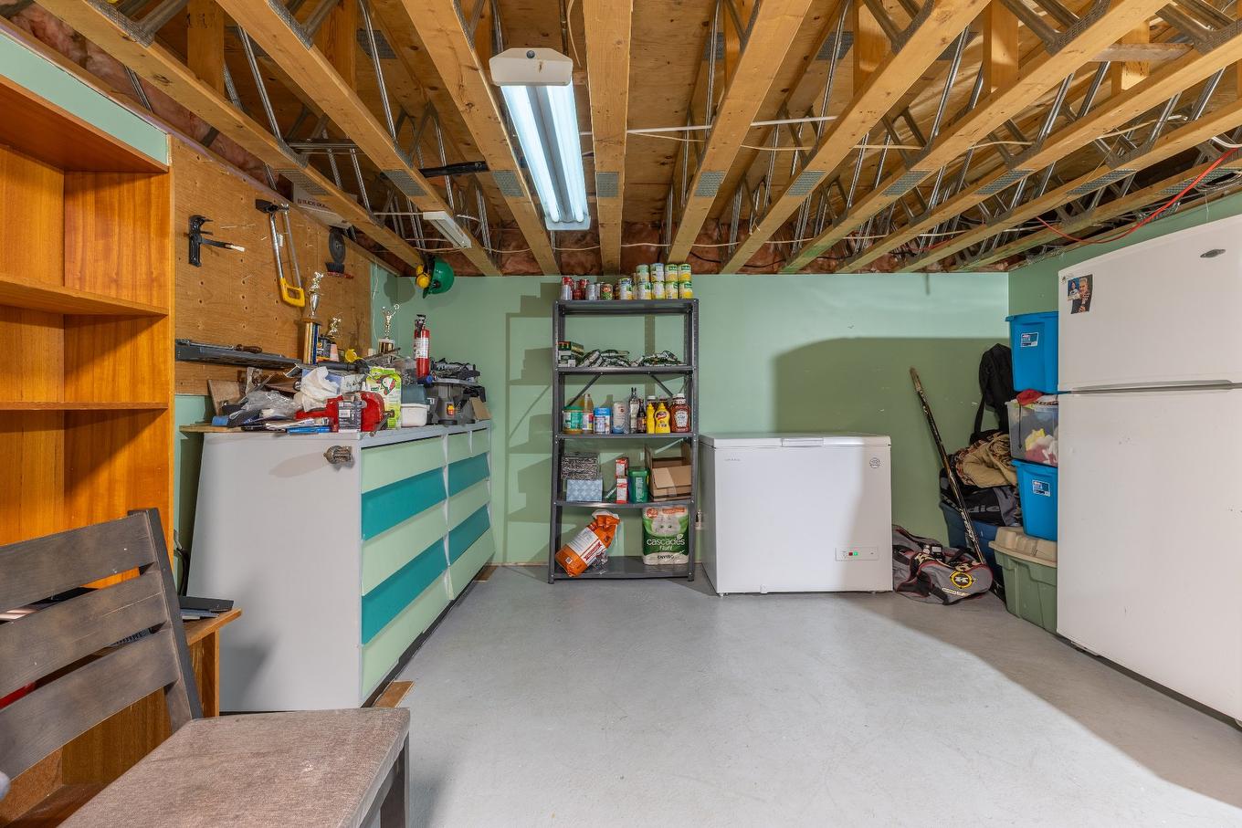 Rangement - 951 Rue Brassard, Saint-Michel-Des-Saints, QC - Indoor Photo Showing Basement