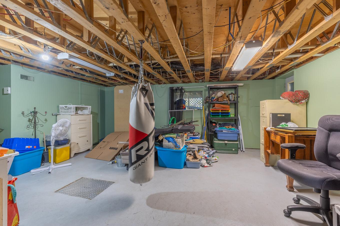 Rangement - 951 Rue Brassard, Saint-Michel-Des-Saints, QC - Indoor Photo Showing Basement