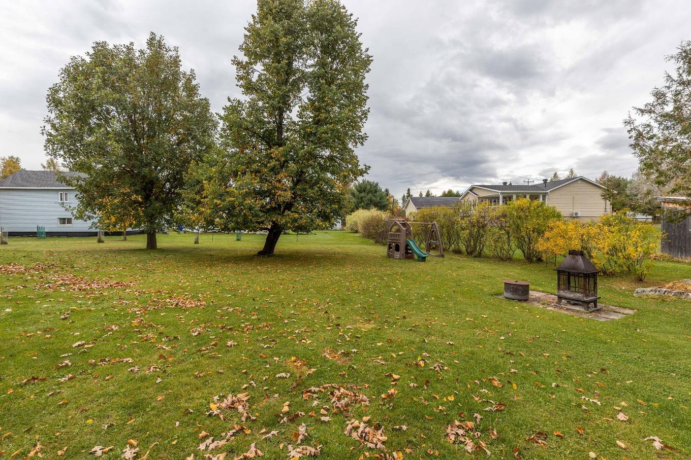 Cour - 951 Rue Brassard, Saint-Michel-Des-Saints, QC - Outdoor