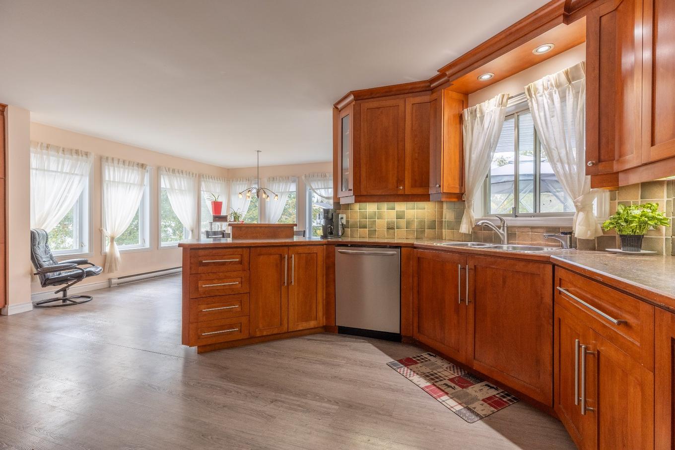 Cuisine - 951 Rue Brassard, Saint-Michel-Des-Saints, QC - Indoor Photo Showing Kitchen With Double Sink