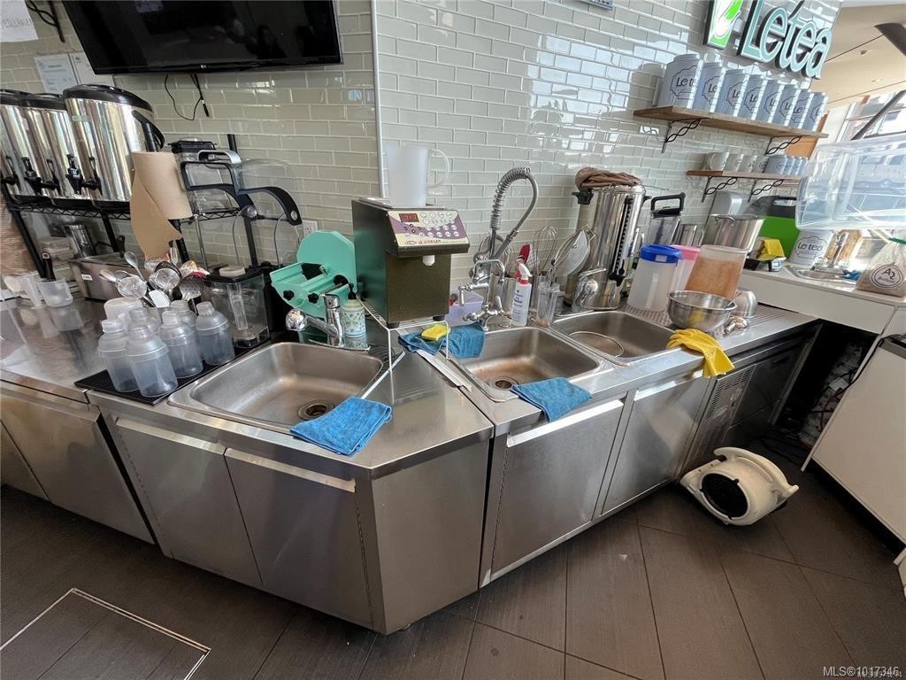 F25-1644 Hillside Ave, Victoria, BC