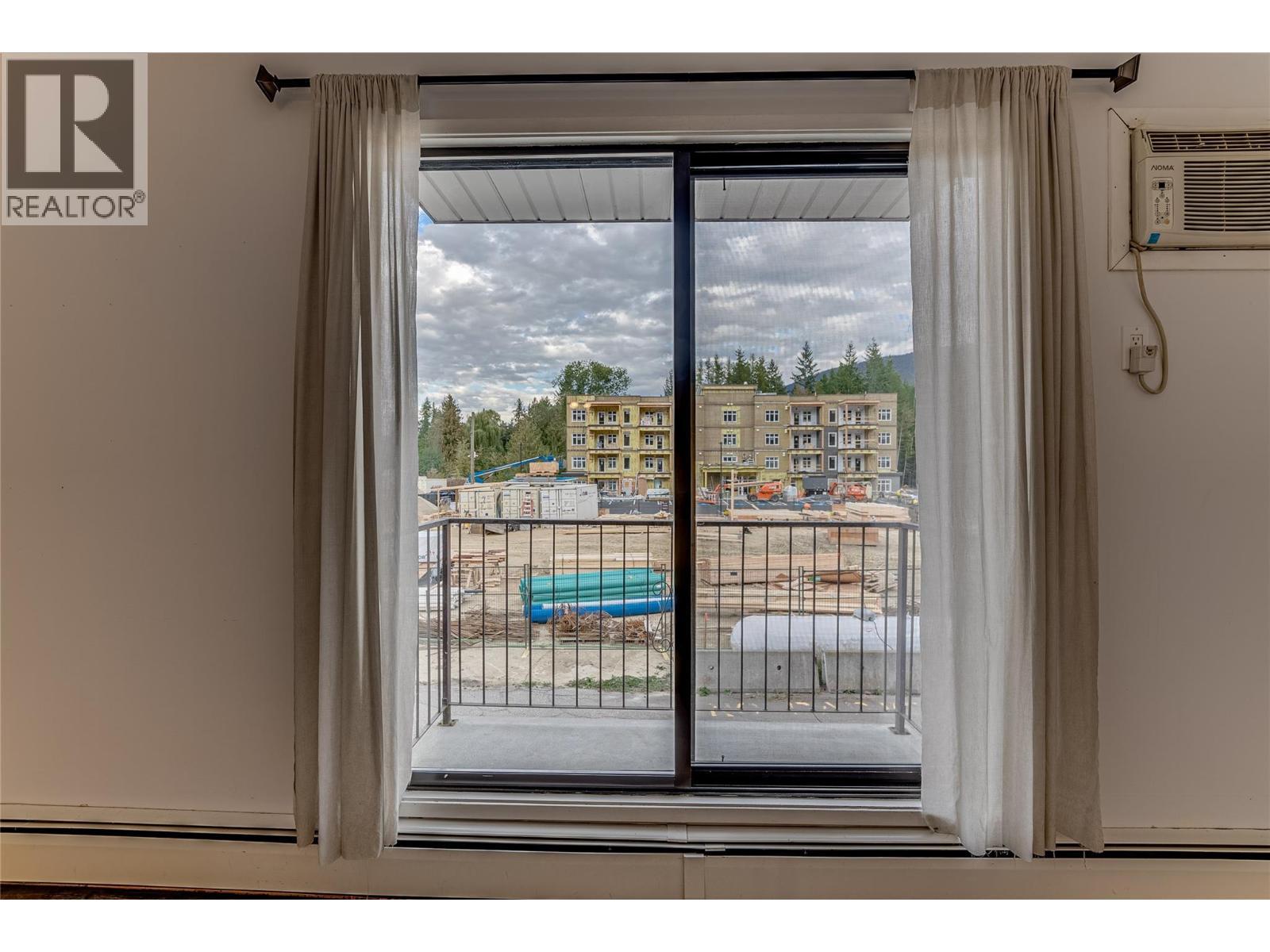 409 Main Street Unit# 206, Sicamous, BC - Indoor Photo Showing Other Room