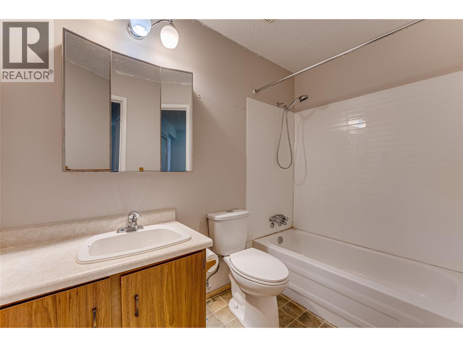 409 Main Street Unit# 206, Sicamous, BC - Indoor Photo Showing Bathroom