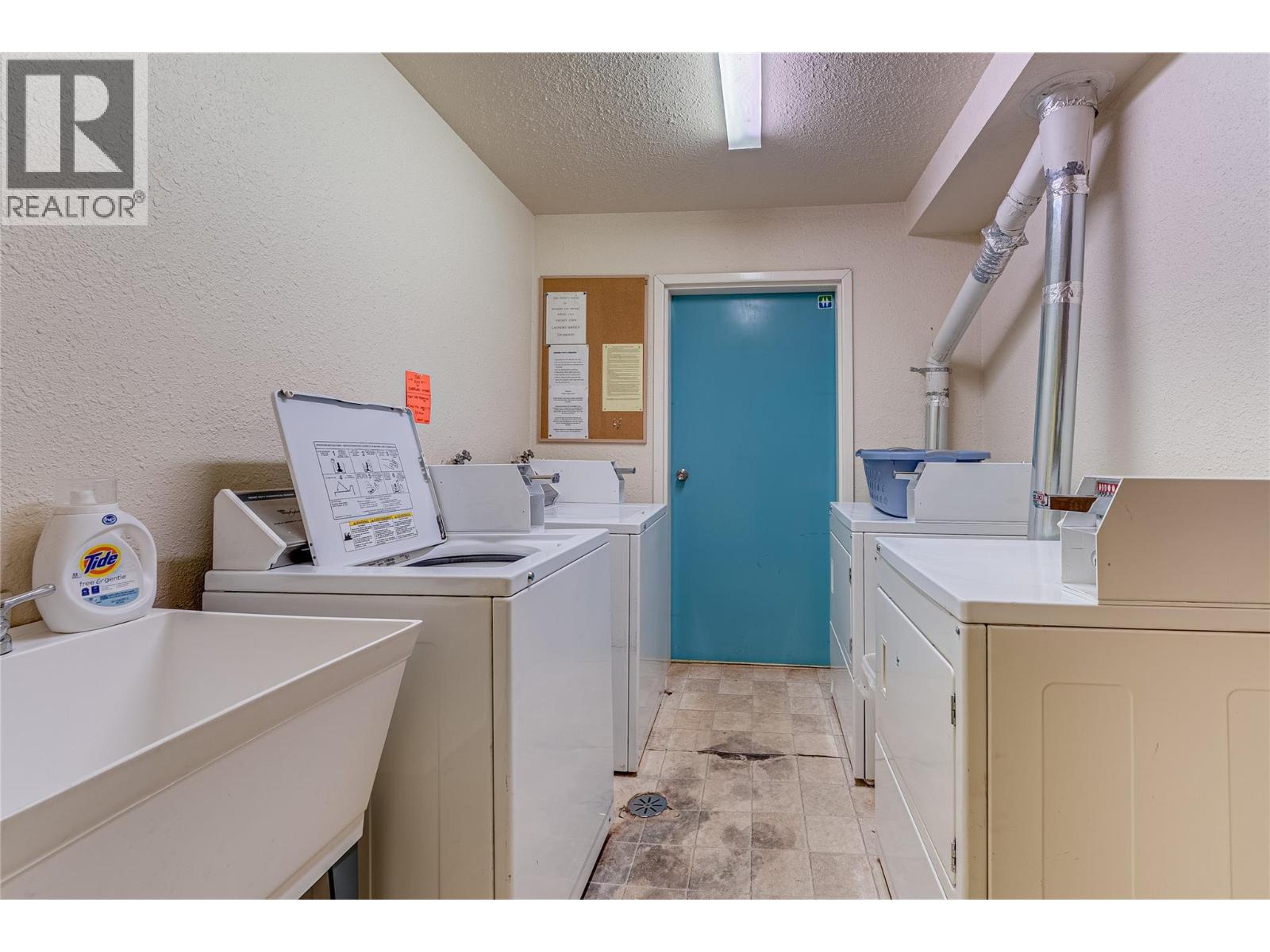 409 Main Street Unit# 206, Sicamous, BC - Indoor Photo Showing Laundry Room