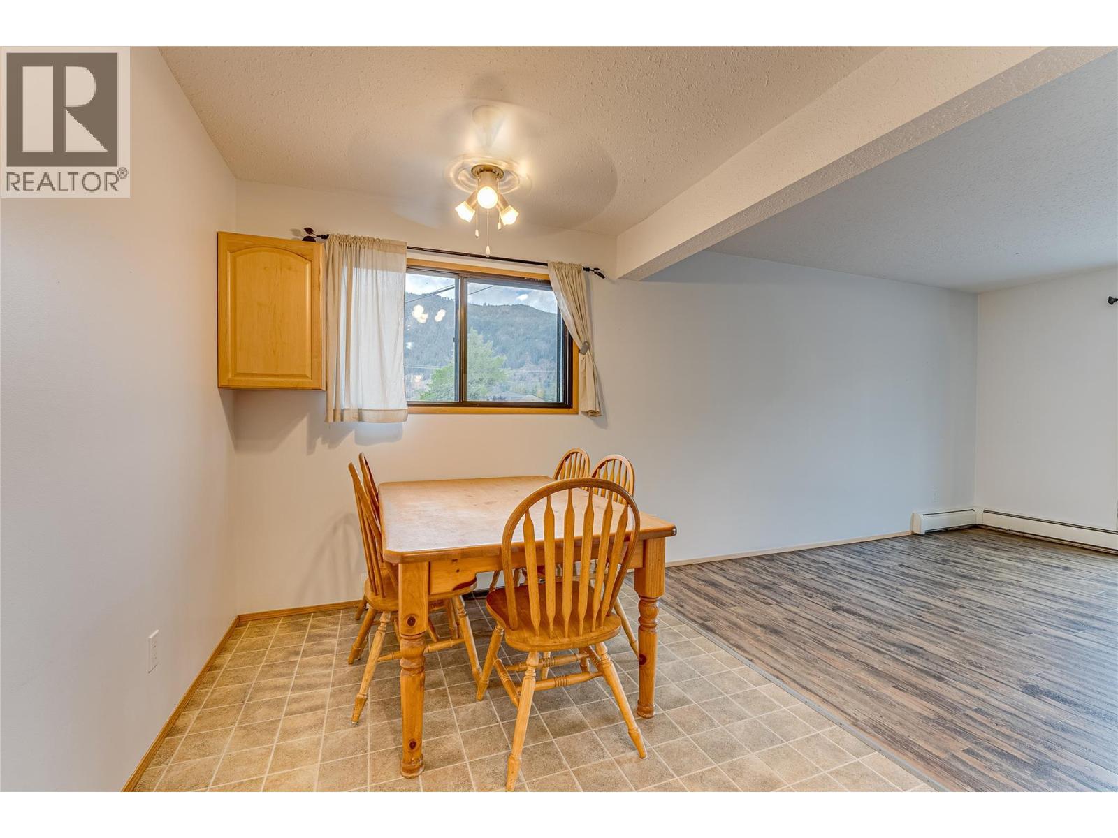 409 Main Street Unit# 206, Sicamous, BC - Indoor Photo Showing Dining Room