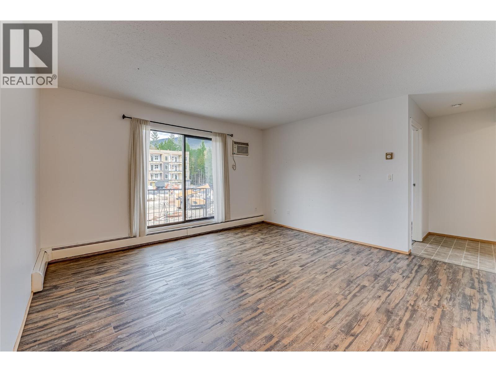 409 Main Street Unit# 206, Sicamous, BC - Indoor Photo Showing Other Room