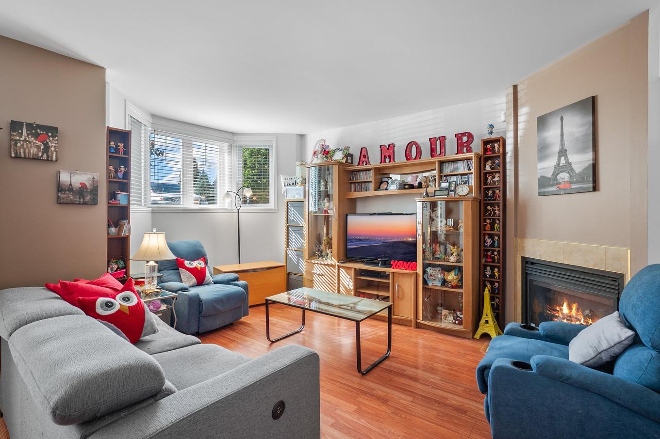 Salon - 2160 Rue Marianne-Baby, Chambly, QC - Indoor Photo Showing Living Room With Fireplace