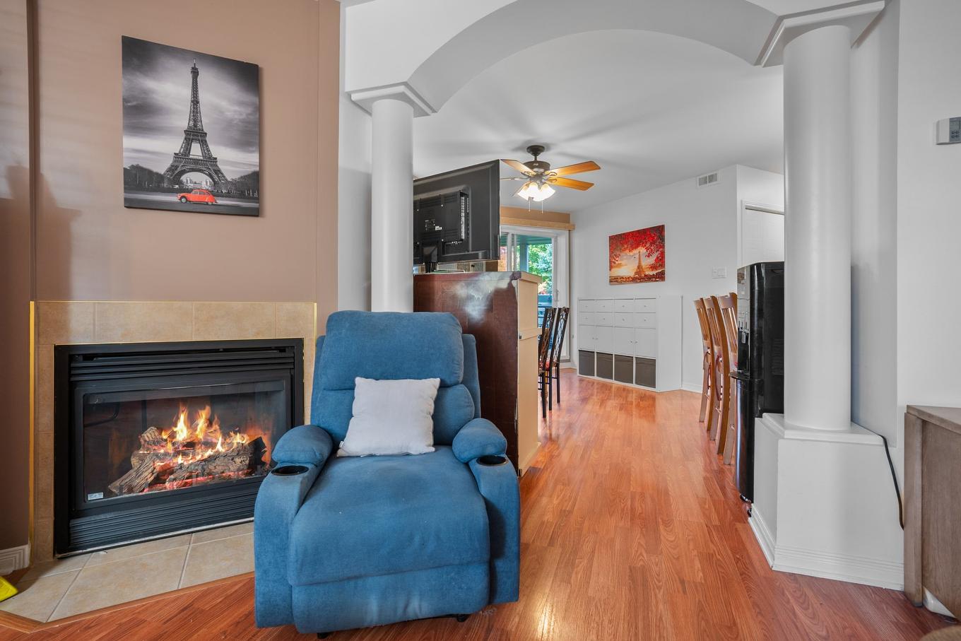 Salon - 2160 Rue Marianne-Baby, Chambly, QC - Indoor With Fireplace