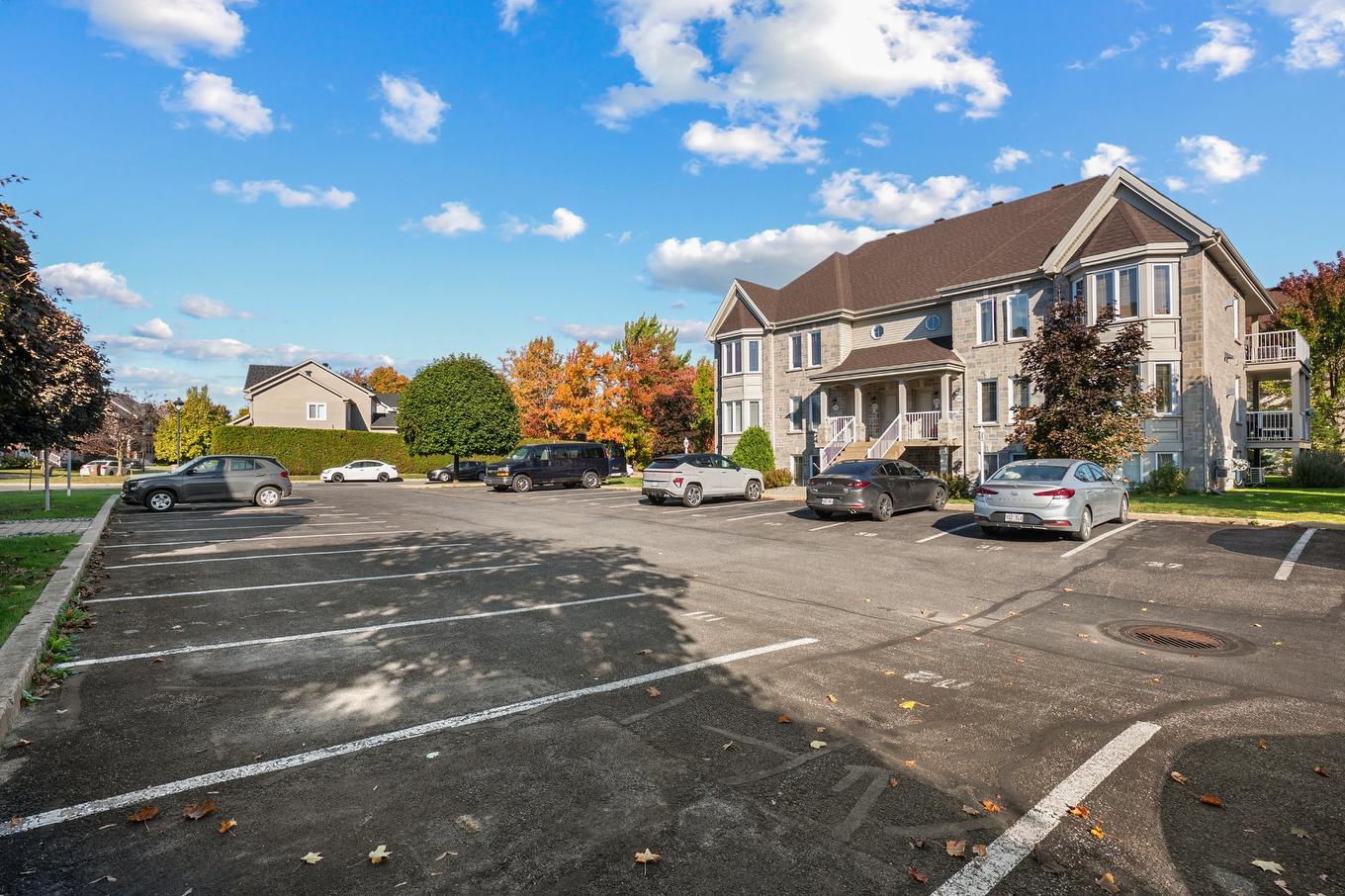 Stationnement - 2160 Rue Marianne-Baby, Chambly, QC - Outdoor With Facade