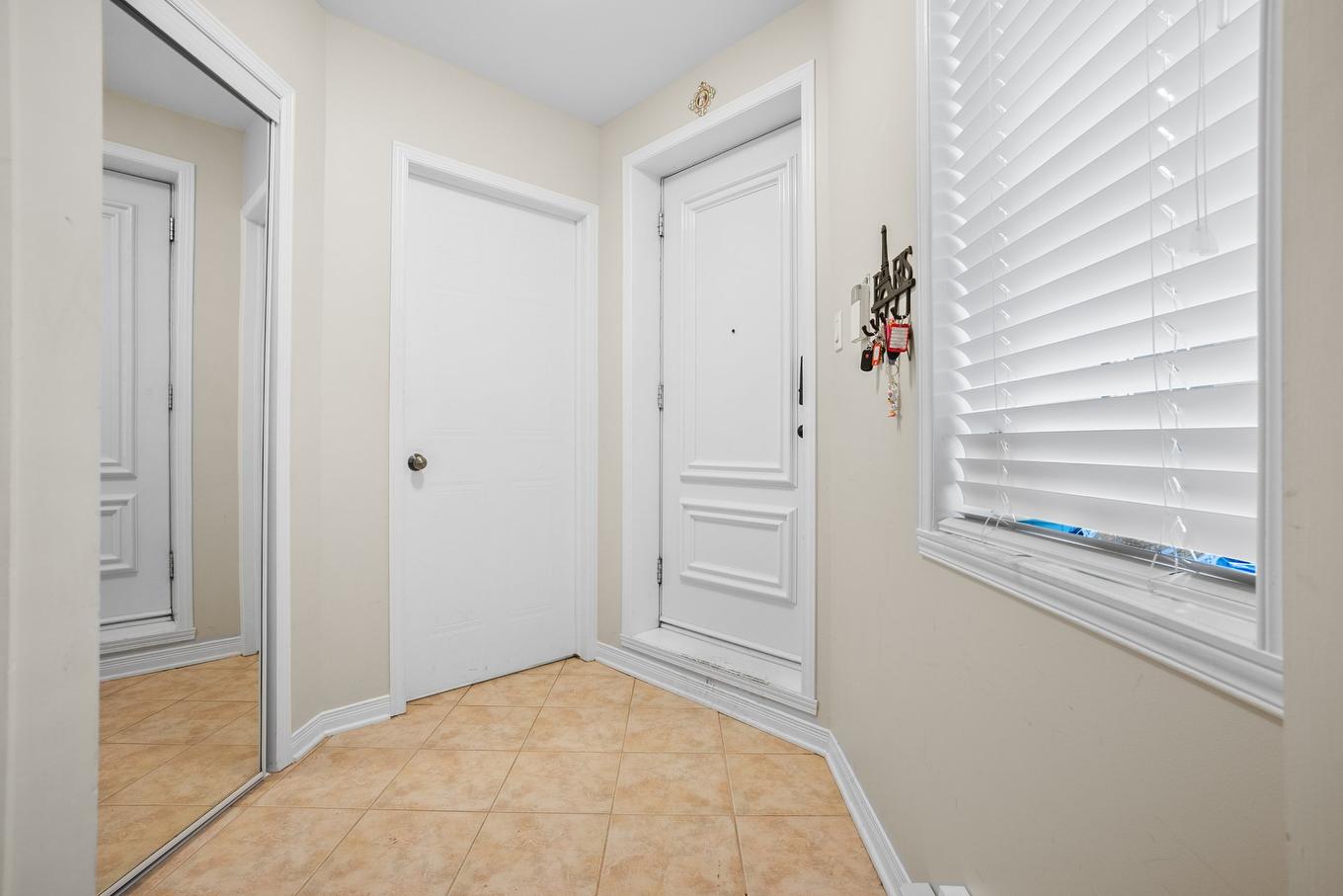 Hall d'entrée/Vestibule - 2160 Rue Marianne-Baby, Chambly, QC - Indoor Photo Showing Other Room