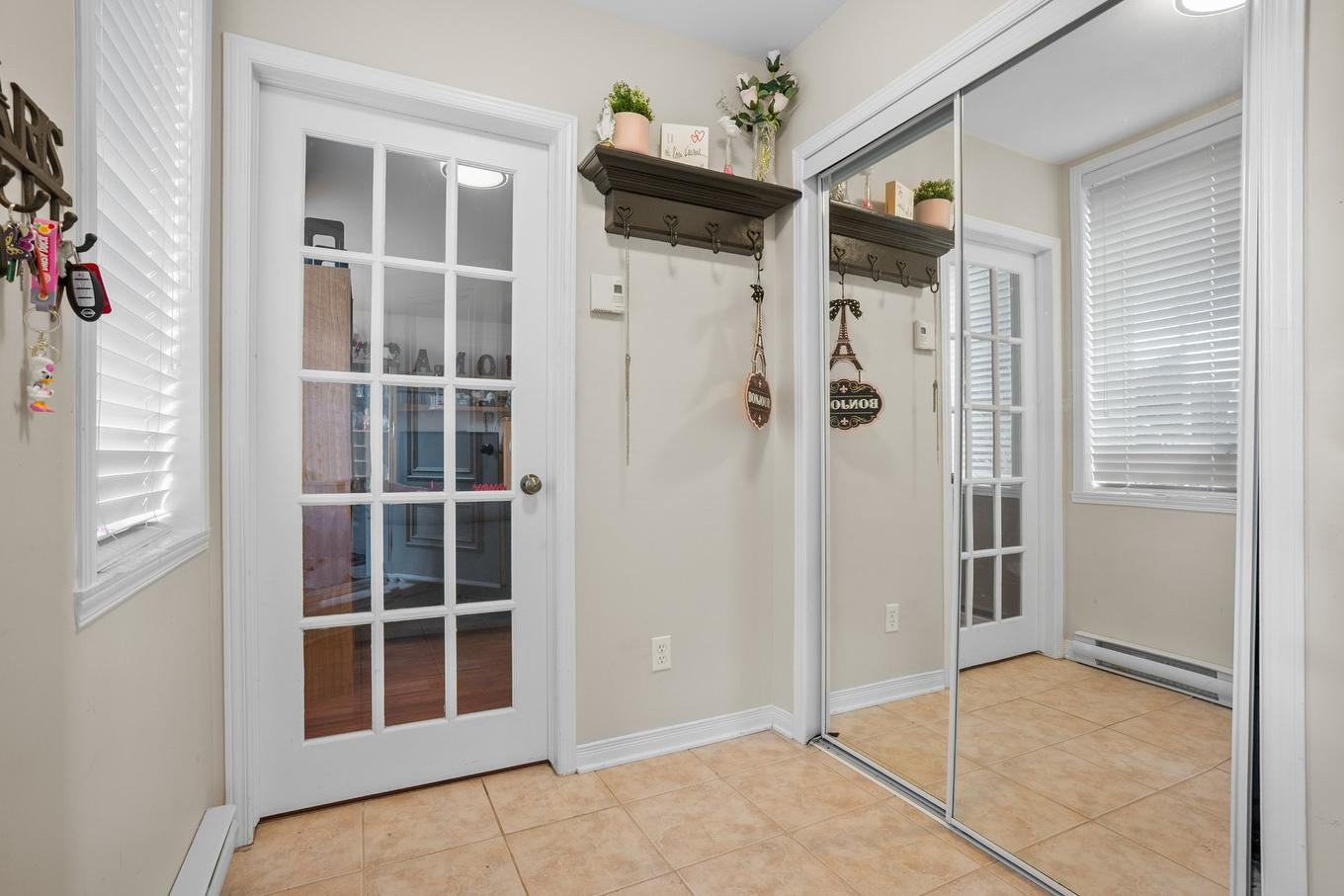 Hall d'entrée/Vestibule - 2160 Rue Marianne-Baby, Chambly, QC - Indoor Photo Showing Other Room