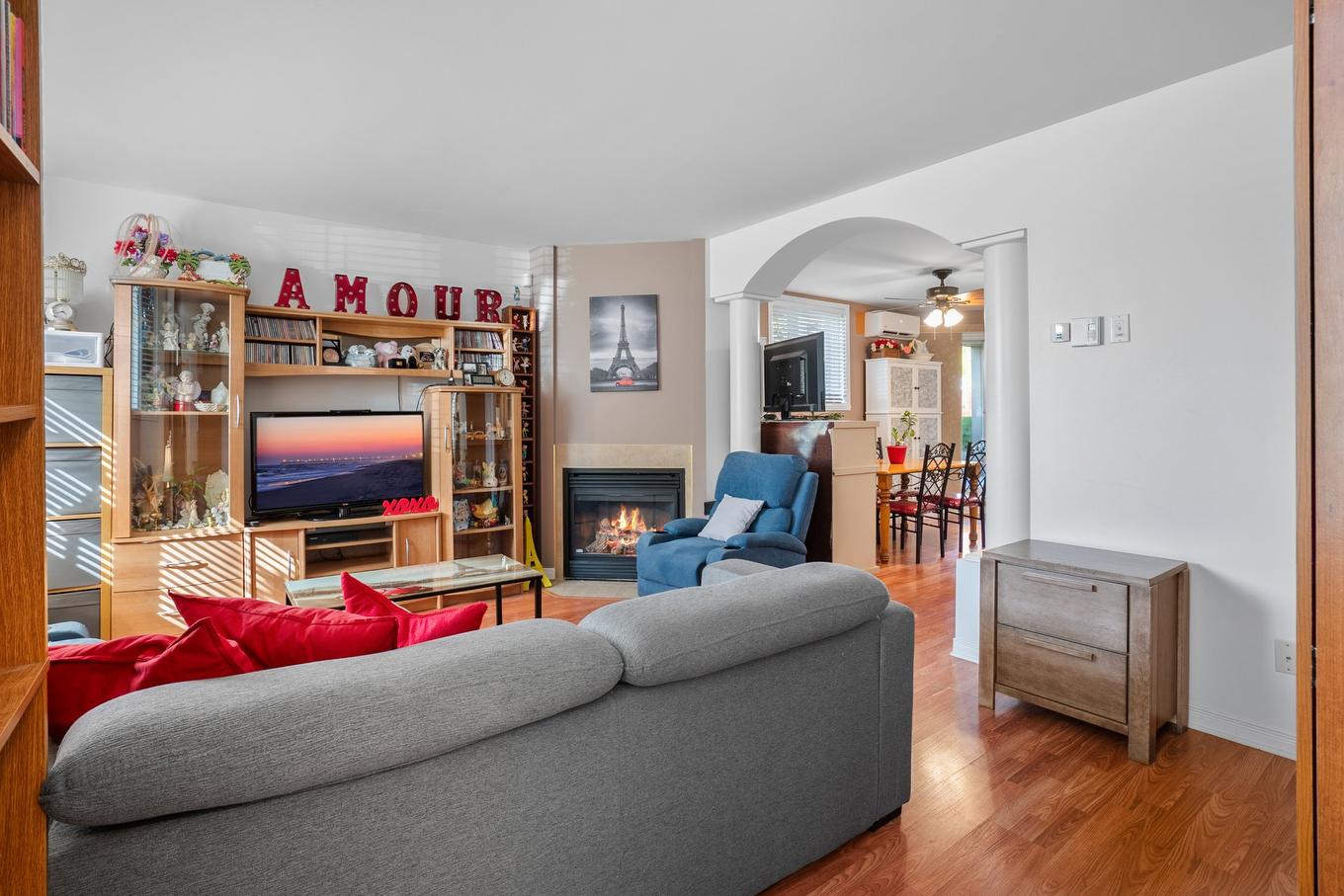 Salon - 2160 Rue Marianne-Baby, Chambly, QC - Indoor Photo Showing Living Room With Fireplace