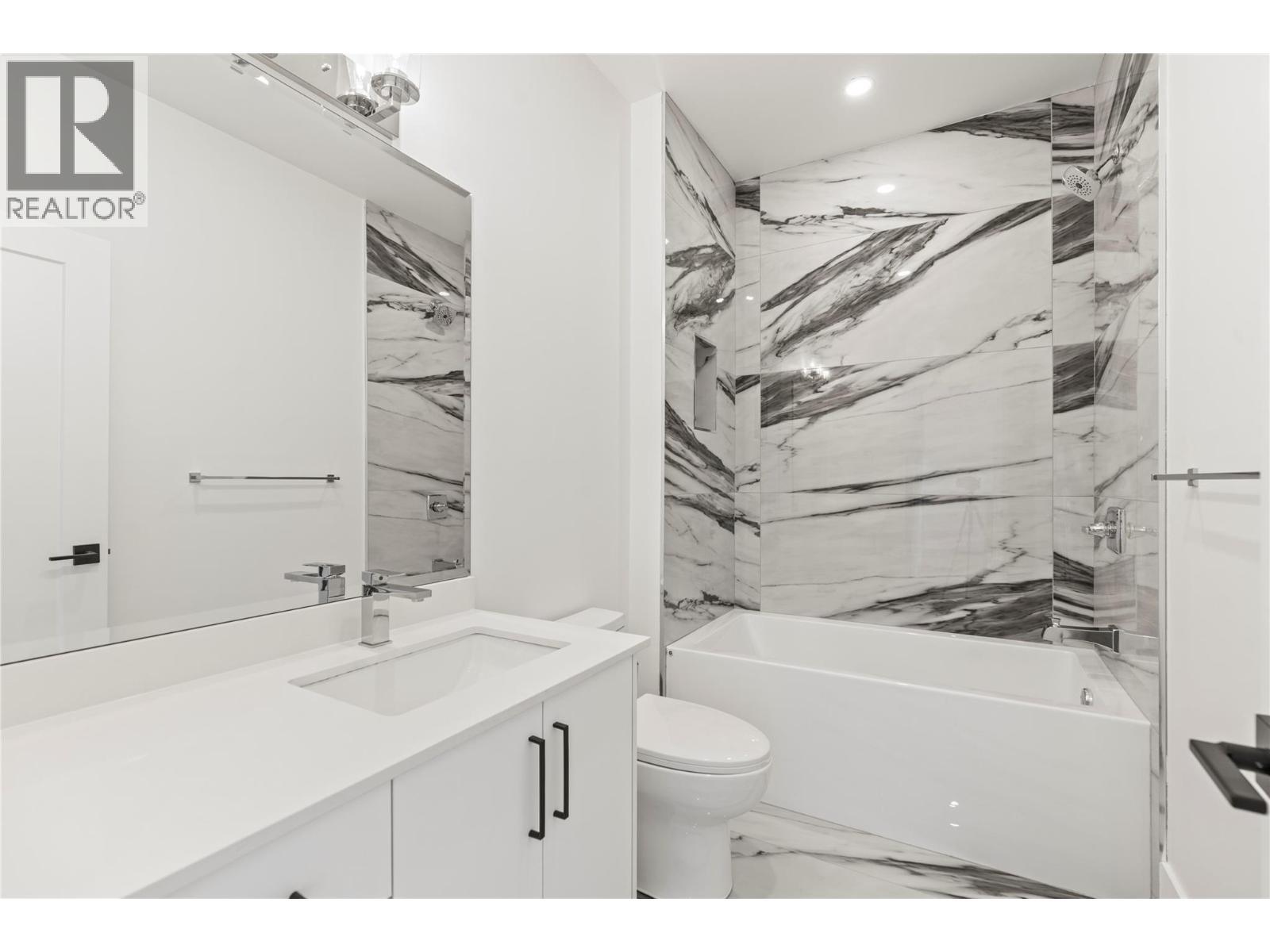 8948 Tavistock Road, Vernon, BC - Indoor Photo Showing Bathroom