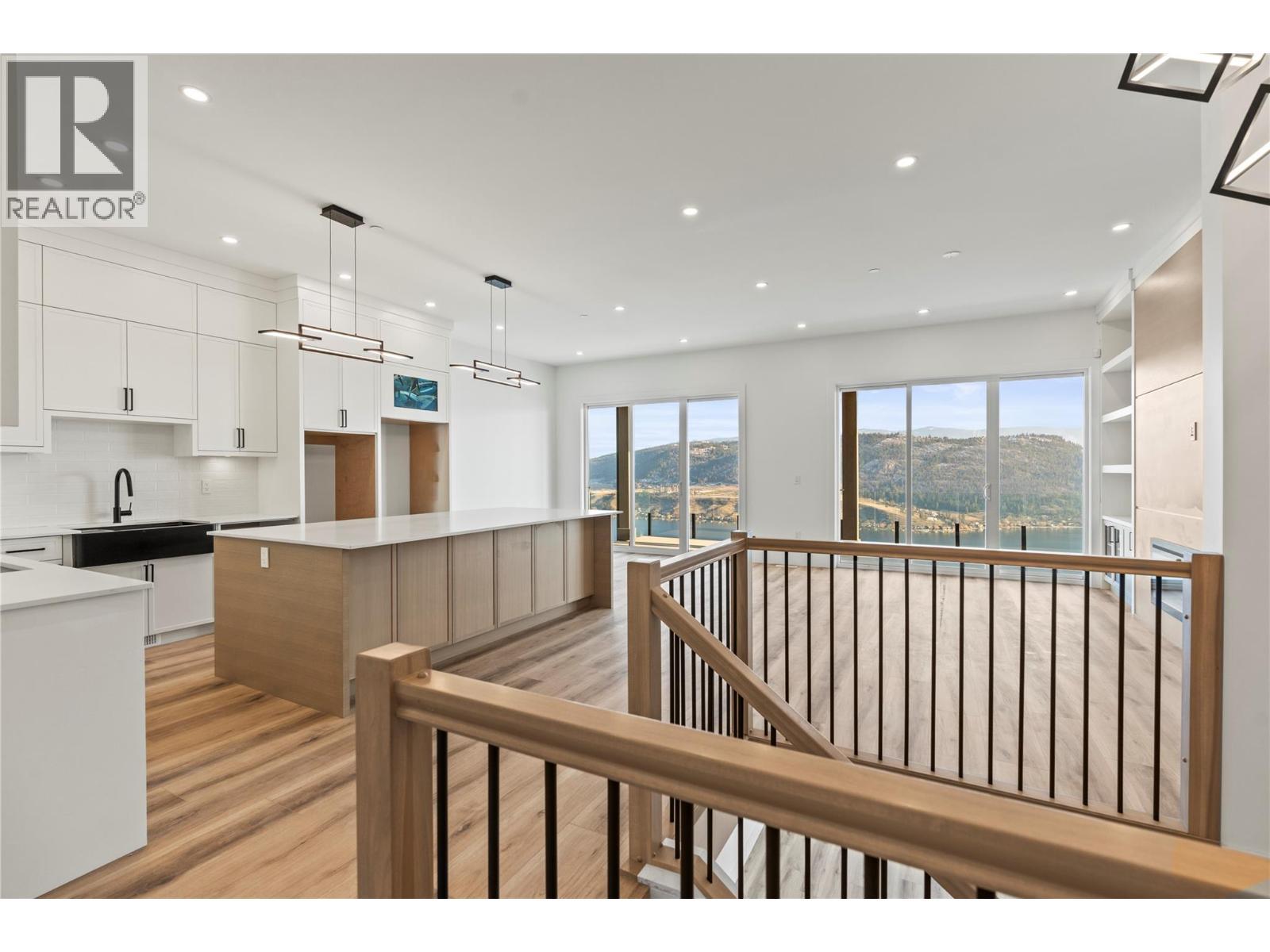 8948 Tavistock Road, Vernon, BC - Indoor Photo Showing Kitchen With Upgraded Kitchen