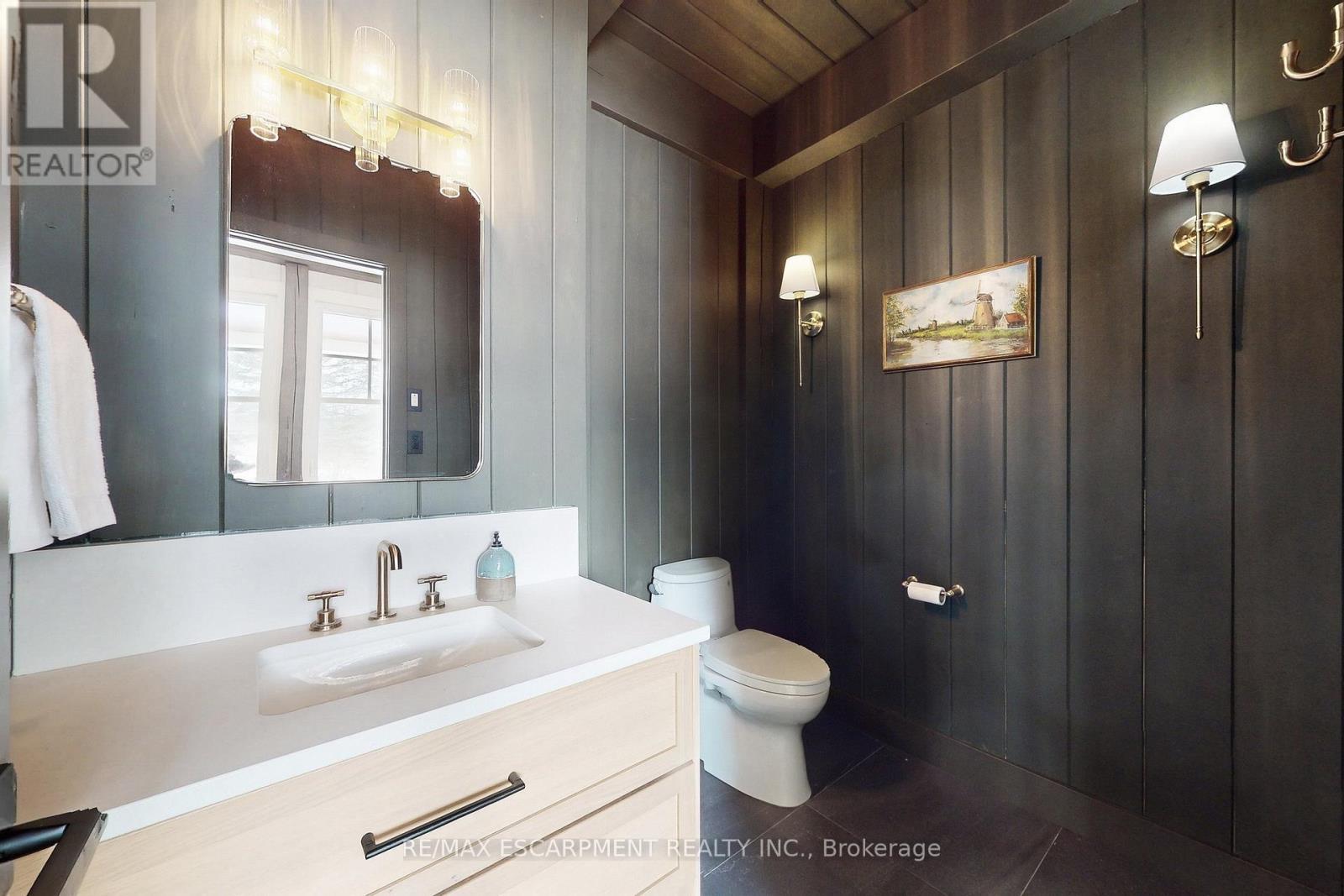 485 Concession 5 Road E, Hamilton, ON - Indoor Photo Showing Bathroom