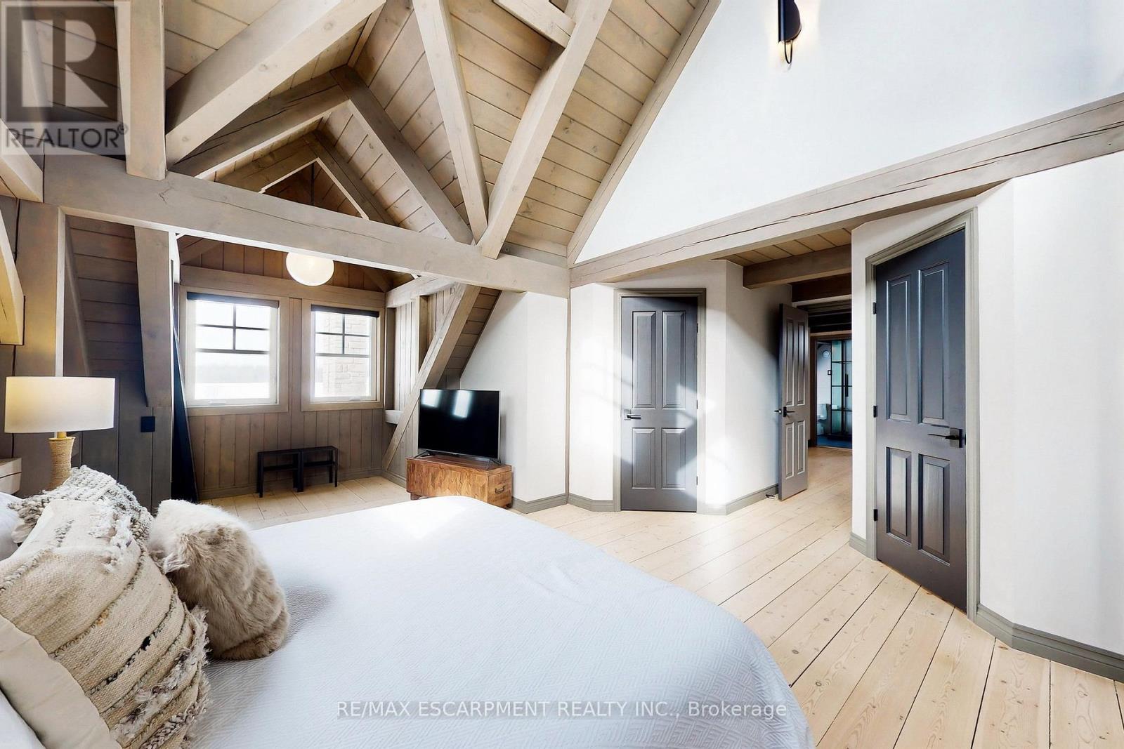 485 Concession 5 Road E, Hamilton, ON - Indoor Photo Showing Bedroom