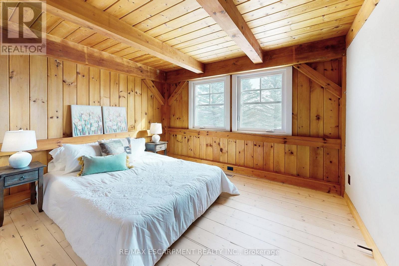 485 Concession 5 Road E, Hamilton, ON - Indoor Photo Showing Bedroom