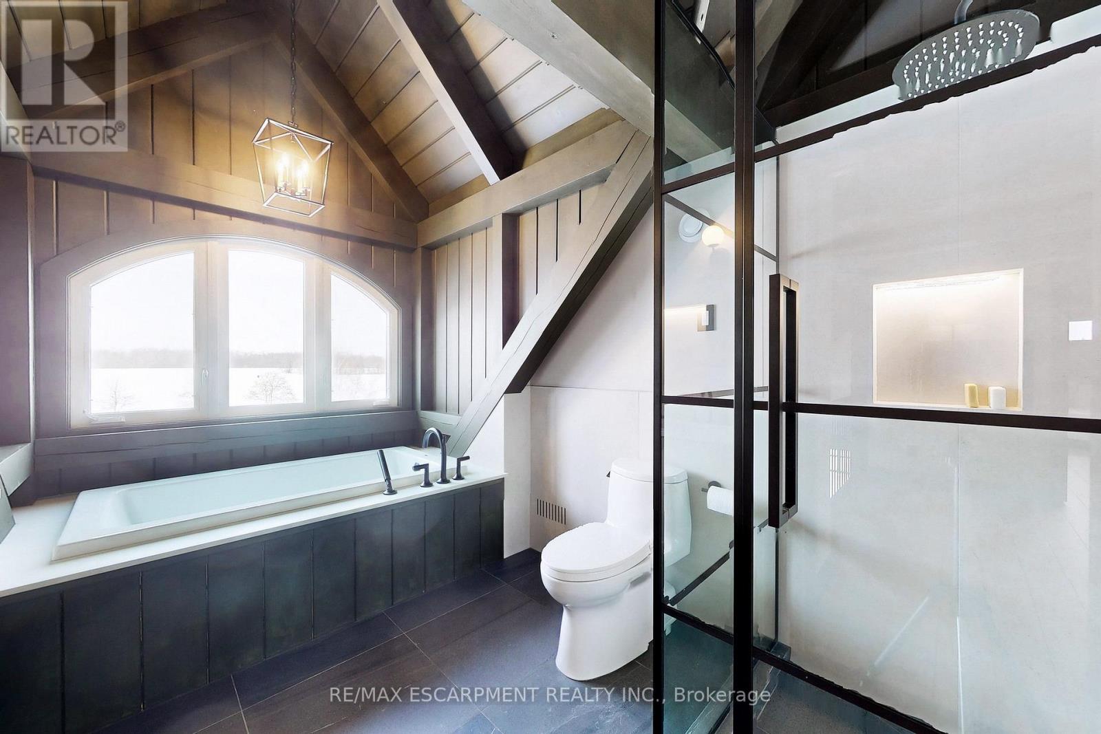 485 Concession 5 Road E, Hamilton, ON - Indoor Photo Showing Bathroom