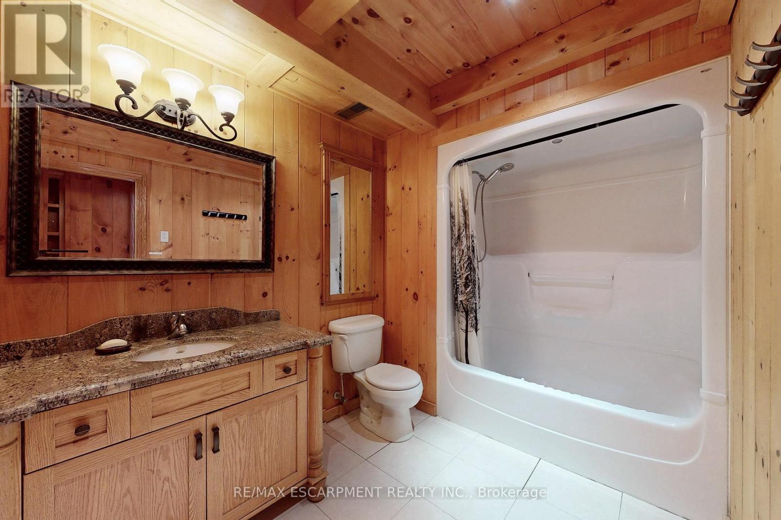 485 Concession 5 Road E, Hamilton, ON - Indoor Photo Showing Bathroom