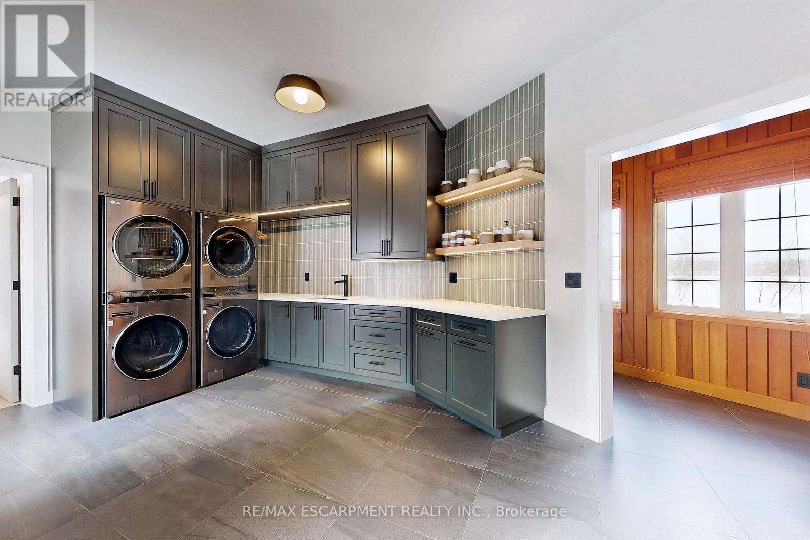 485 Concession 5 Road E, Hamilton, ON - Indoor Photo Showing Laundry Room