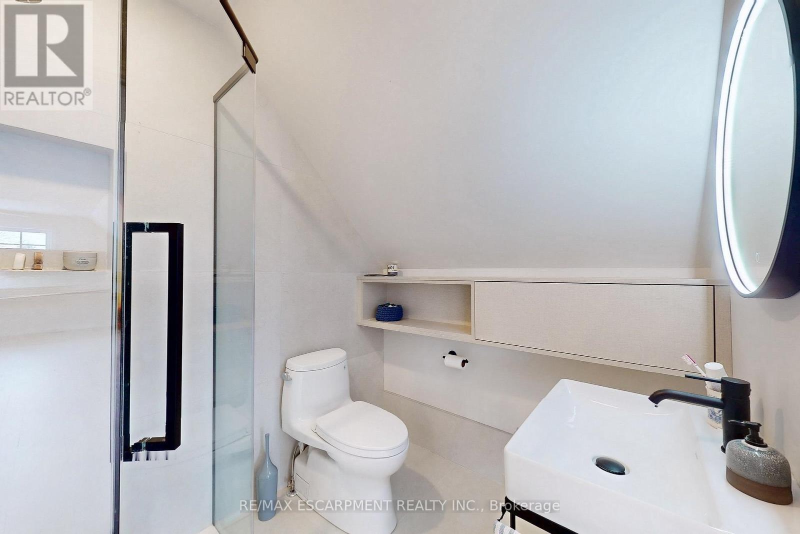 485 Concession 5 Road E, Hamilton, ON - Indoor Photo Showing Bathroom