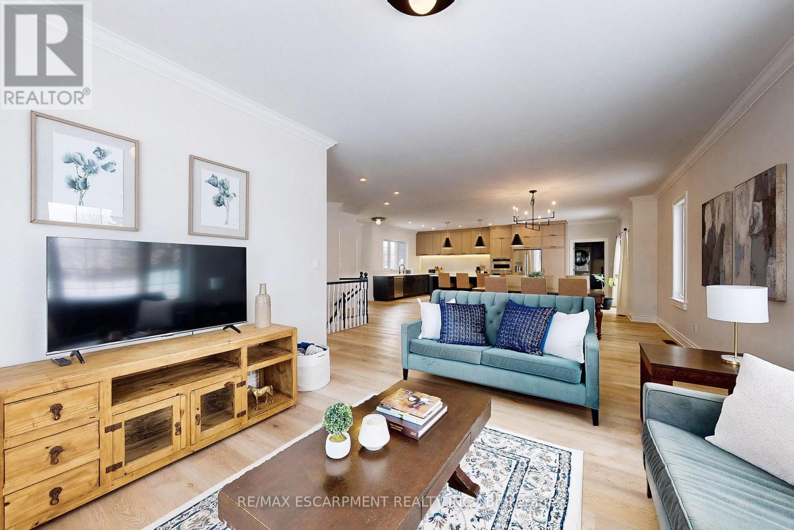 485 Concession 5 Road E, Hamilton, ON - Indoor Photo Showing Living Room
