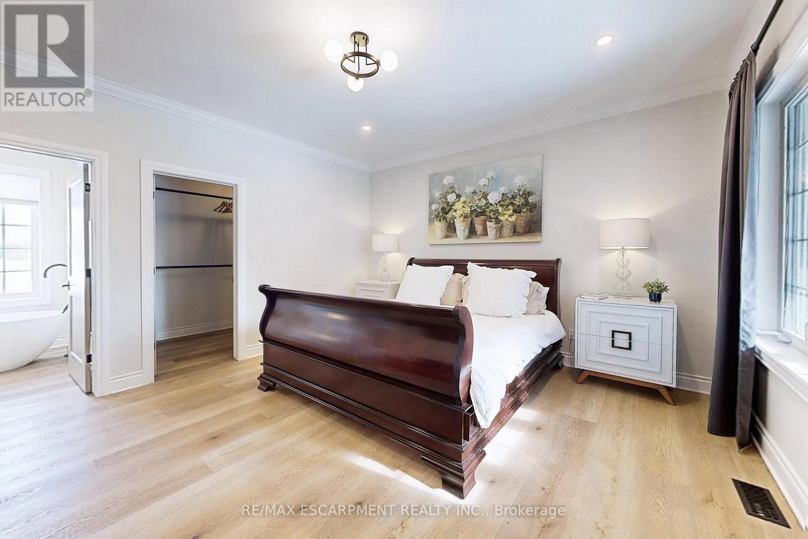 485 Concession 5 Road E, Hamilton, ON - Indoor Photo Showing Bedroom