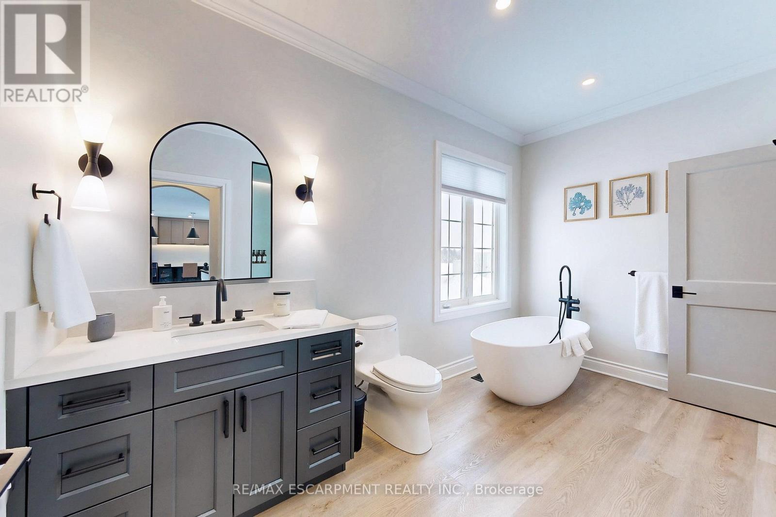 485 Concession 5 Road E, Hamilton, ON - Indoor Photo Showing Bathroom