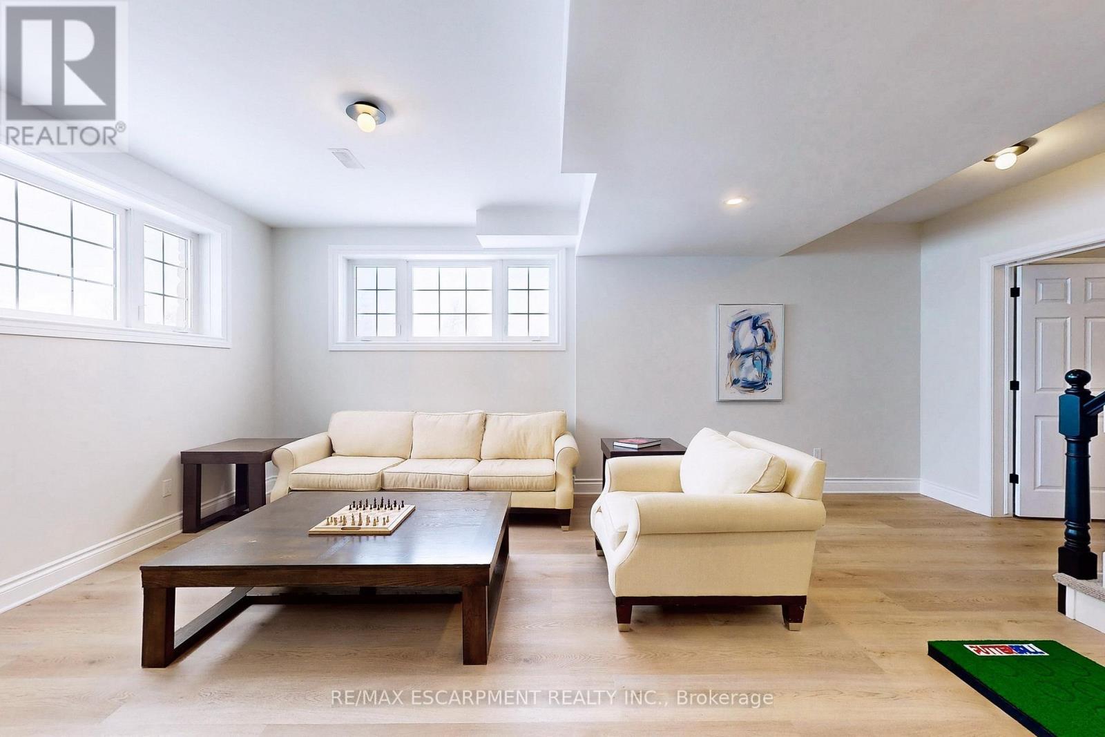 485 Concession 5 Road E, Hamilton, ON - Indoor Photo Showing Living Room