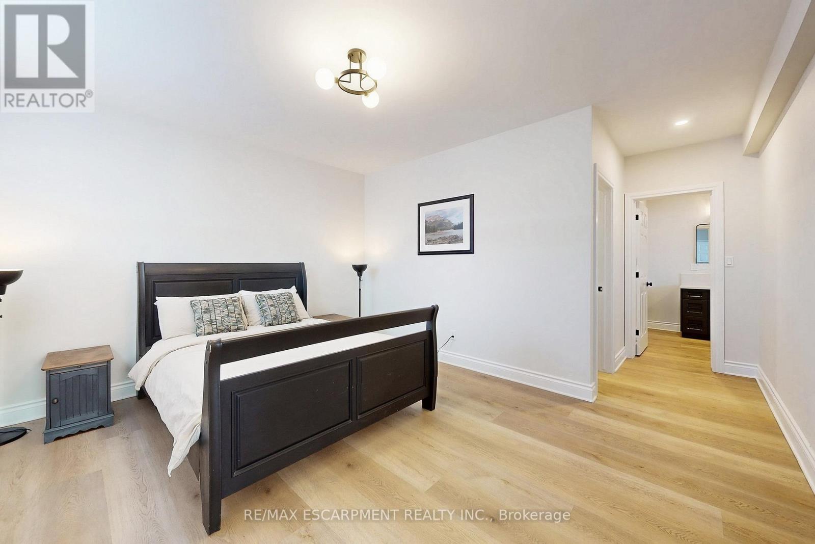 485 Concession 5 Road E, Hamilton, ON - Indoor Photo Showing Bedroom