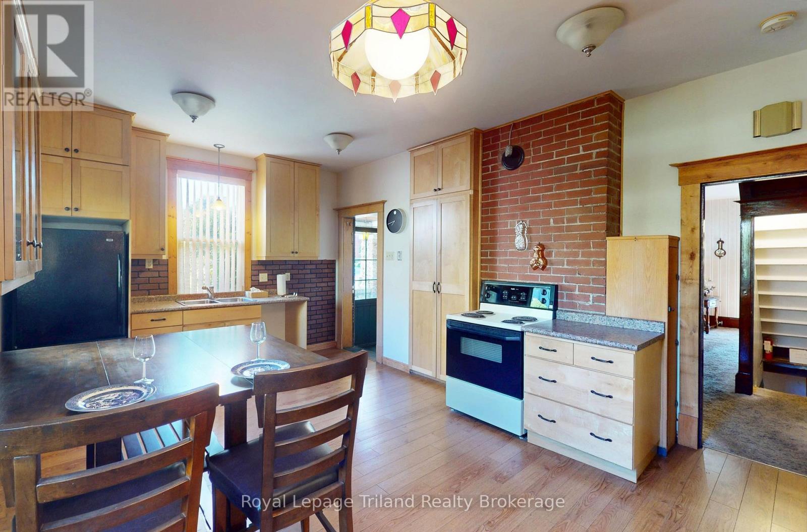 144 Huron Street, Zorra (Embro), ON - Indoor Photo Showing Kitchen With Double Sink