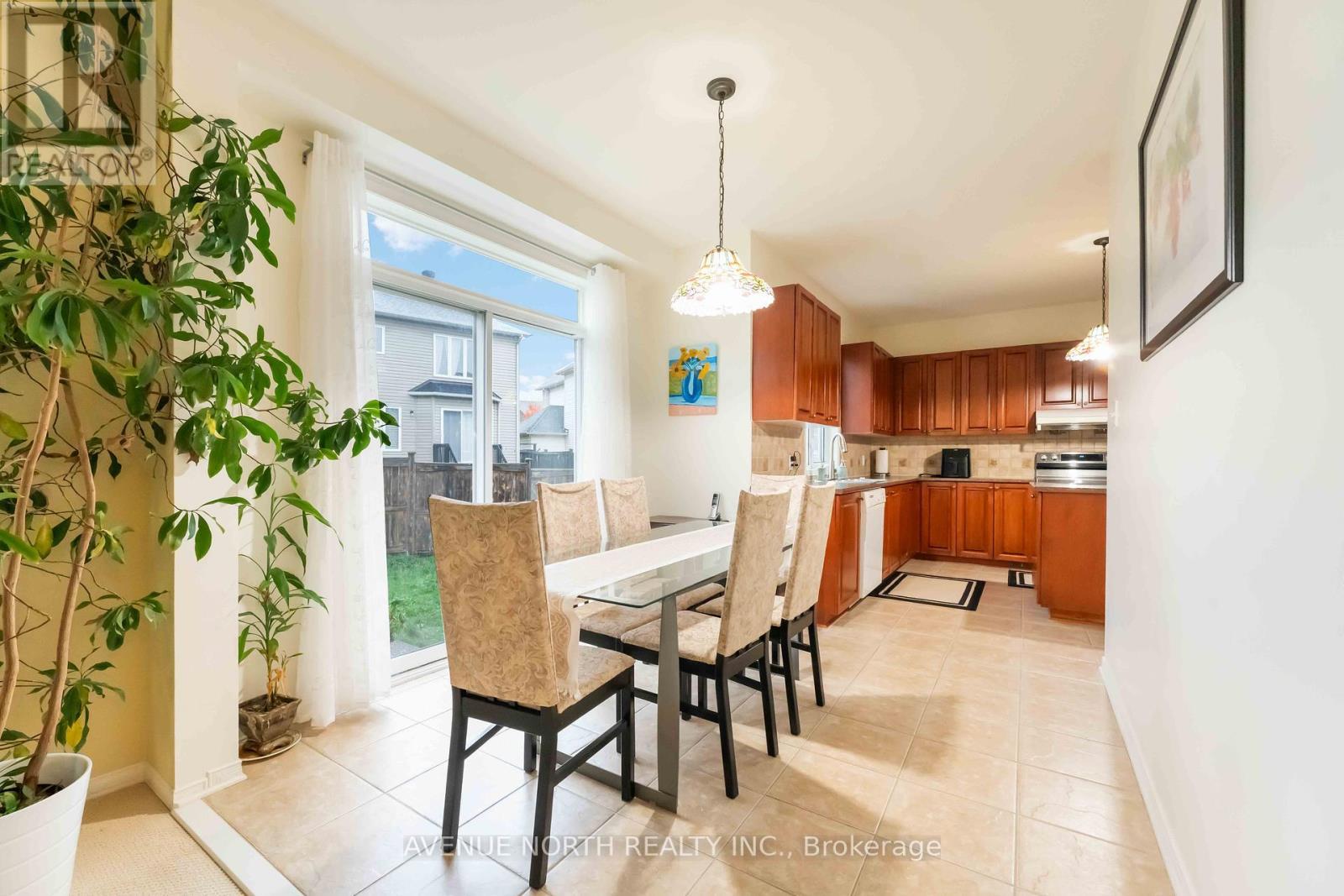 23 Hearthstone Place, Ottawa, ON - Indoor Photo Showing Dining Room