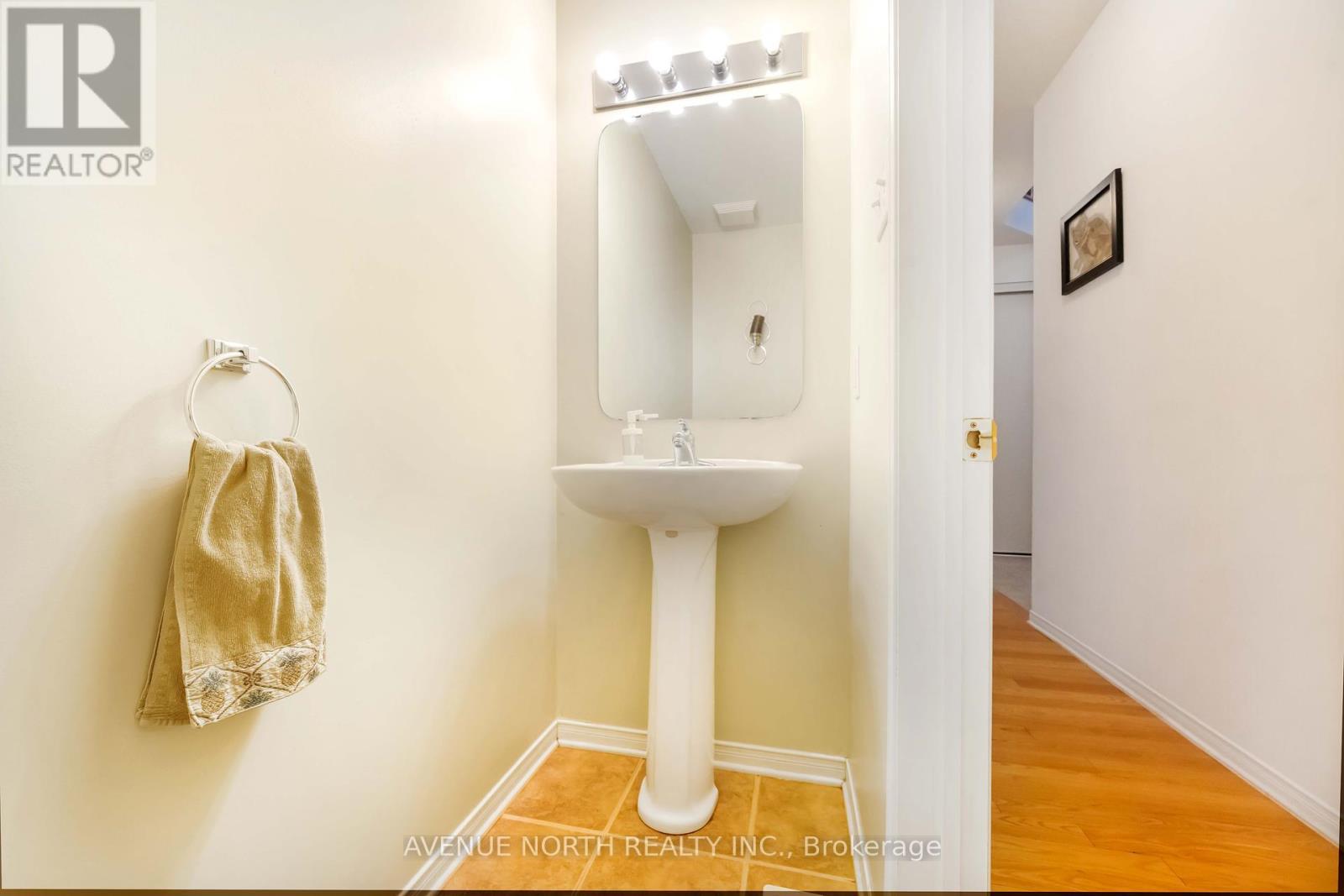 23 Hearthstone Place, Ottawa, ON - Indoor Photo Showing Bathroom